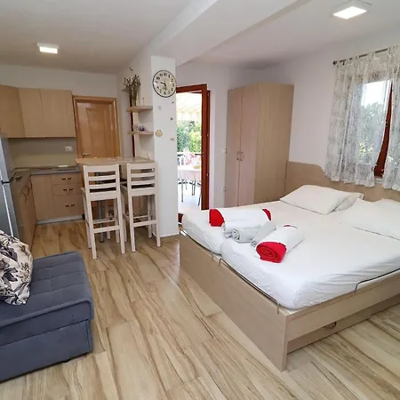 Seaside Hrka - With Terrace And Sea View 3 Orebić